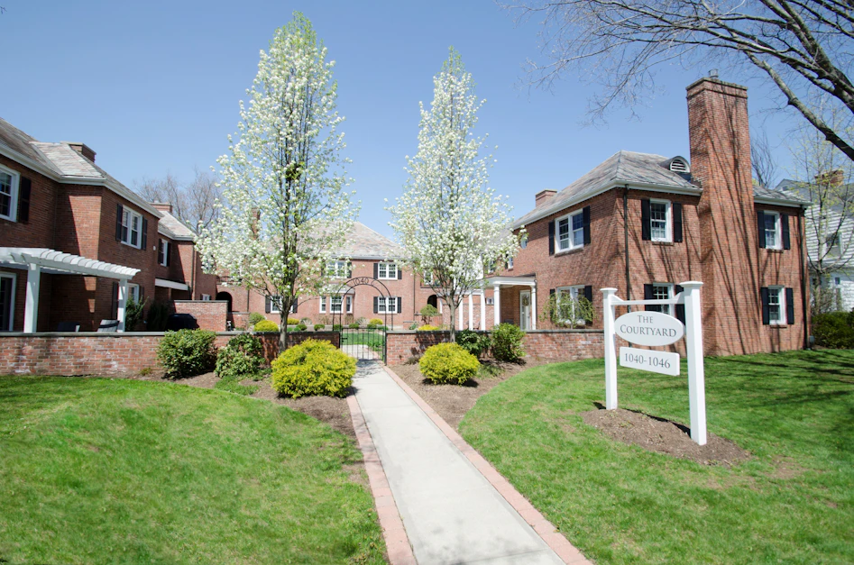 1044 Farmington Avenue, West Hartford, CT 06107, Presented by Berkshire